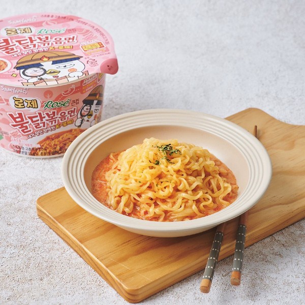 三養 (大盛カップ) ロゼプルタク炒め麺 105g 韓国人気カップ麺 辛さマイルド