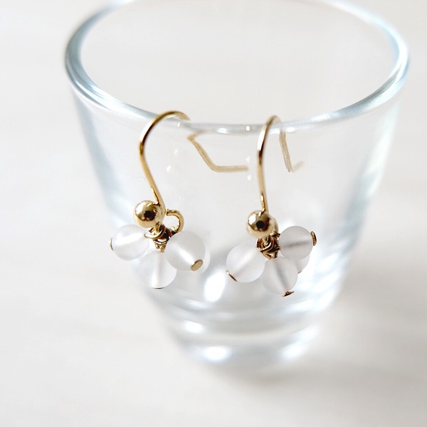 フロストクォーツのピアス。