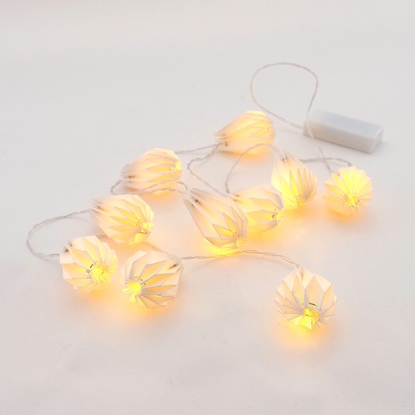 優しい光で空間を彩るLEDライト ランタン（1.2m）電池式で飾る場所自在／ディスプレイ