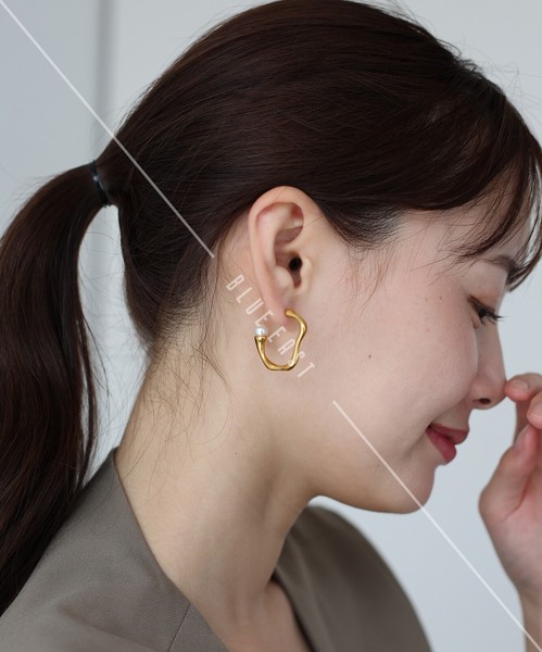 2025新作【ニュアンスフープピアス 】　アクセサリー　サージカルステンレス  ピアス