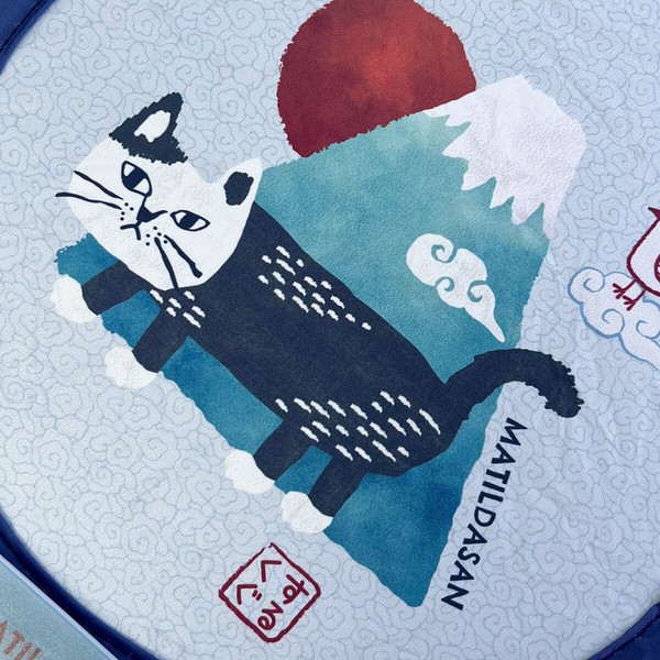 くるりんうちわ　マチルダさんと富士山柄（ねこ　ネコ　猫）