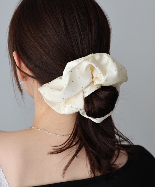 2026新作【サテンスタッズシュシュ】ヘアアクセ　シュシュ　アクセサリー　サテン