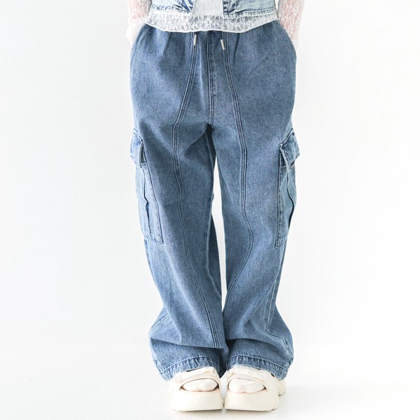 再入荷！人気140㎝150㎝160㎝　コットンデニム　カーゴパンツ　  裾アジャスターケミカルウオッシュ　3794