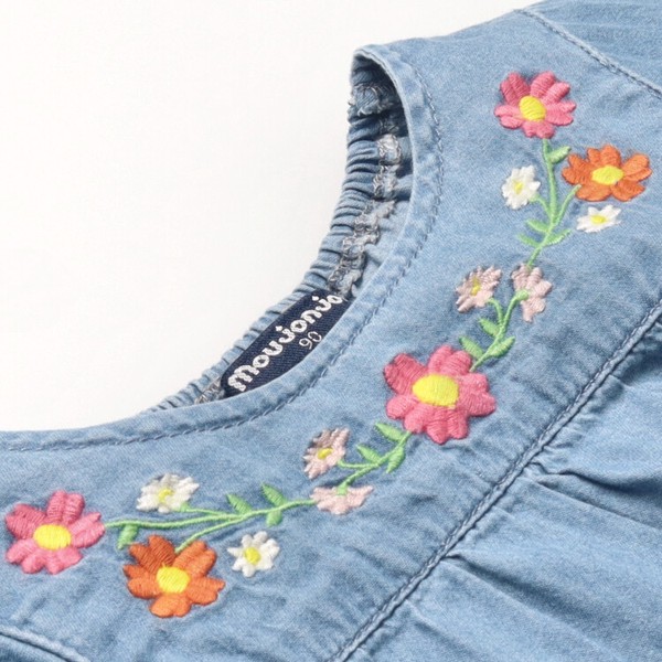 お花刺繍デニム半袖ワンピース  M446306  本体綿100％  ライトオンス  後ろ衿ぐりゴム仕様  着脱スムーズ