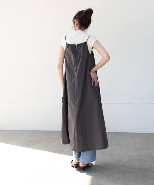 【SALE】再入荷：ストラップデザインキャミワンピース◇コートストッパーで留めるストラップ