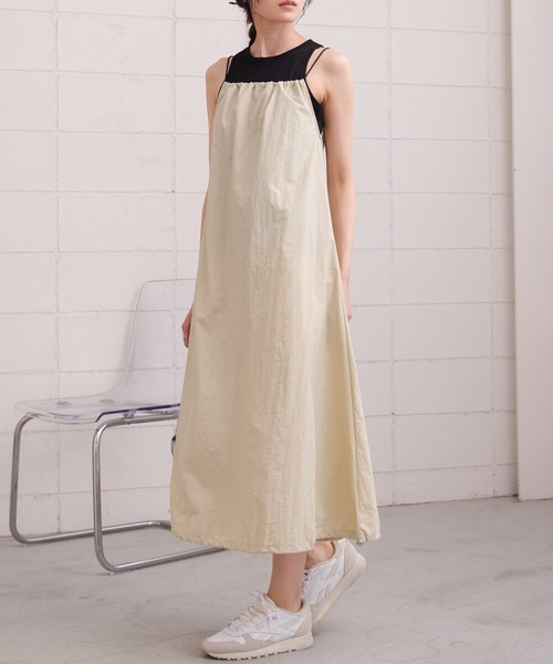 【SALE】再入荷：ストラップデザインキャミワンピース◇コートストッパーで留めるストラップ