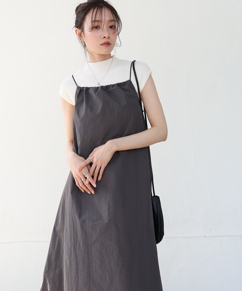 【SALE】再入荷：ストラップデザインキャミワンピース◇コートストッパーで留めるストラップ