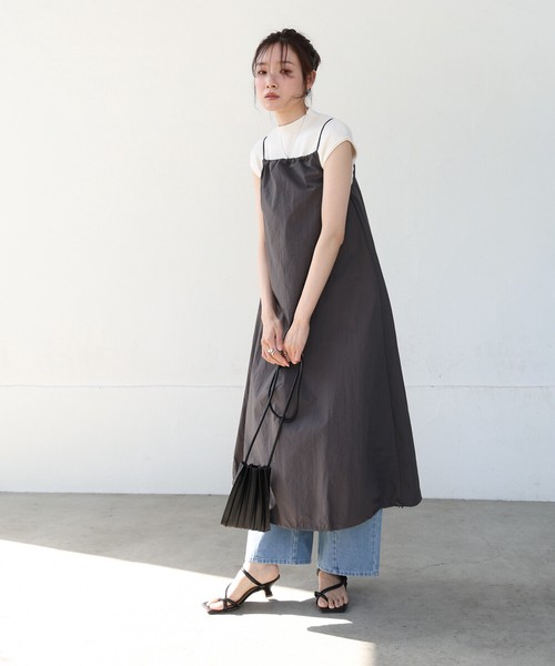 【SALE】再入荷：ストラップデザインキャミワンピース◇コートストッパーで留めるストラップ