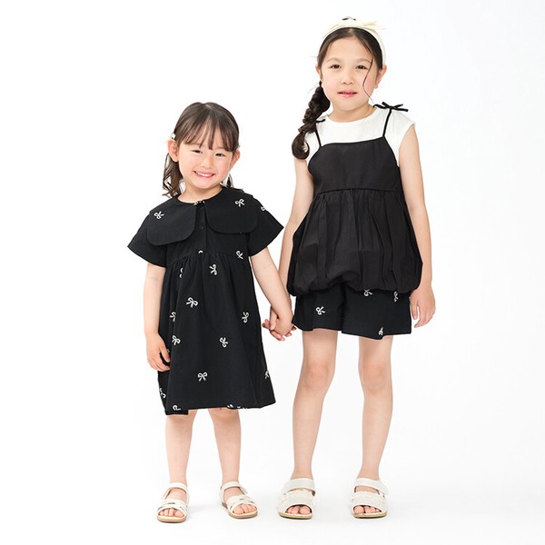 リボン柄刺繍半袖ワンピース  R46301  本体綿100％  大きな衿  切替ギャザー  可愛い  シンプル  お出かけ