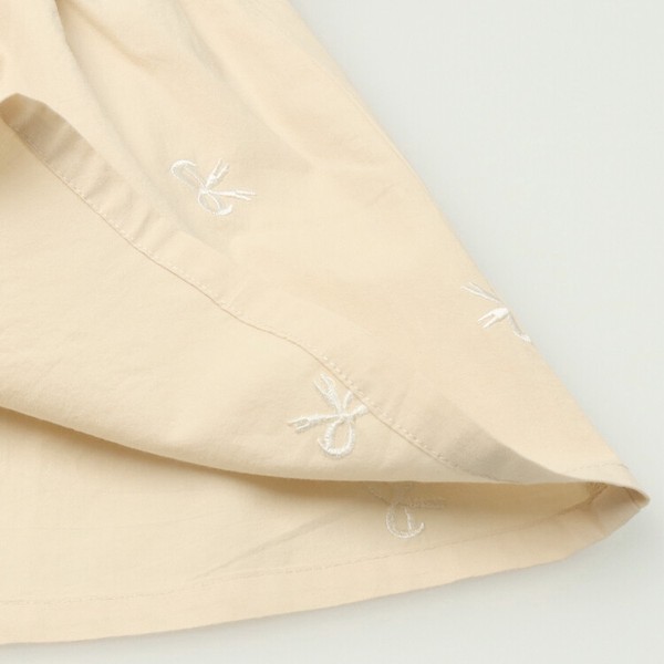 リボン柄刺繍半袖ワンピース  R46301  本体綿100％  大きな衿  切替ギャザー  可愛い  シンプル  お出かけ