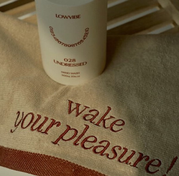 【B品】【ハンドウオッシュ】 LOWVIBE（ロウバイブ）028 UNDRESSED 300ml/韓国コスメ/ギフト/定番/ムスク