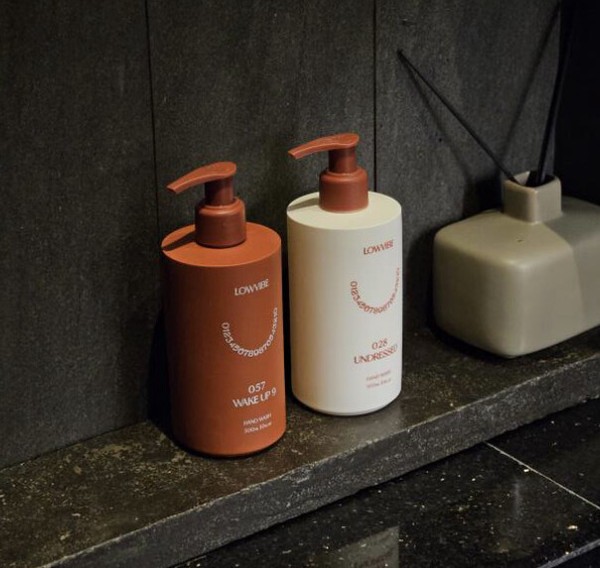 【B品】【ハンドウオッシュ】 LOWVIBE（ロウバイブ）028 UNDRESSED 300ml/韓国コスメ/ギフト/定番/ムスク