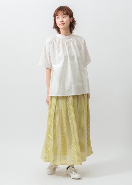 【2026SS新作】総柄刺繍で華やぐ◎衿フリルギャザーブラウス