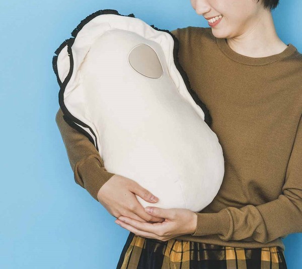 なぜかかわいい　もっちりクッション抱っこ牡蠣